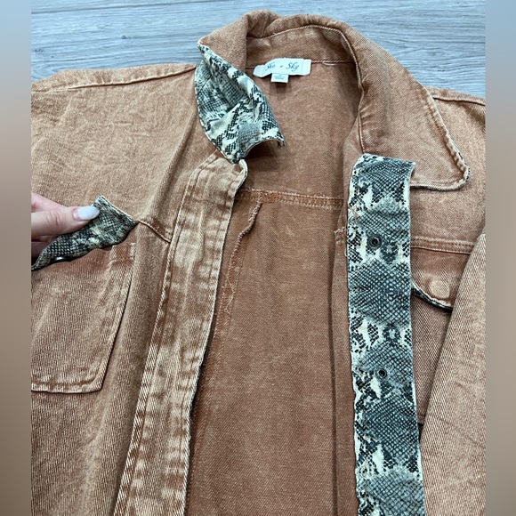 Button down snake print shirt - Picture 3 of 8